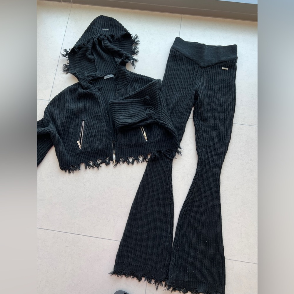 Maniere De Voir Black Distressed Fringed Sweater Set